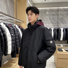 MONCLER|盟可睐 蒙口2026秋冬连帽羽绒服, 全套原版定制五金,拉链、袖标细节还原到位 防风抗皱功能性面料,撞色 MONCLER|盟可睐 蒙口2026秋冬连帽羽绒服, 全套原版定制五金,拉链、袖标细节还原到位 防风抗皱功能性面料,撞色