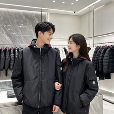 MONCLER|盟可睐 蒙口2026秋冬连帽羽绒服, 全套原版定制五金,拉链、袖标细节还原到位 防风抗皱功能性面料,撞色 MONCLER|盟可睐 蒙口2026秋冬连帽羽绒服, 全套原版定制五金,拉链、袖标细节还原到位 防风抗皱功能性面料,撞色