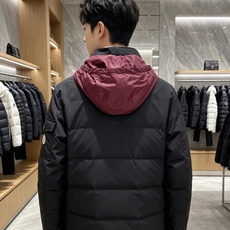 MONCLER|盟可睐 蒙口2026秋冬连帽羽绒服, 全套原版定制五金,拉链、袖标细节还原到位 防风抗皱功能性面料,撞色 MONCLER|盟可睐 蒙口2026秋冬连帽羽绒服, 全套原版定制五金,拉链、袖标细节还原到位 防风抗皱功能性面料,撞色