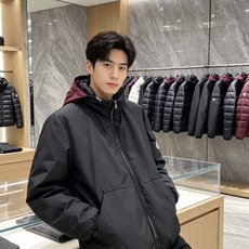 MONCLER|盟可睐 蒙口2026秋冬连帽羽绒服, 全套原版定制五金,拉链、袖标细节还原到位 防风抗皱功能性面料,撞色 MONCLER|盟可睐 蒙口2026秋冬连帽羽绒服, 全套原版定制五金,拉链、袖标细节还原到位 防风抗皱功能性面料,撞色