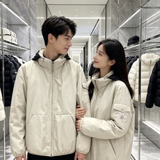 MONCLER|盟可睐 蒙口2026秋冬连帽羽绒服, 全套原版定制五金,拉链、袖标细节还原到位 防风抗皱功能性面料,撞色 MONCLER|盟可睐 蒙口2026秋冬连帽羽绒服, 全套原版定制五金,拉链、袖标细节还原到位 防风抗皱功能性面料,撞色