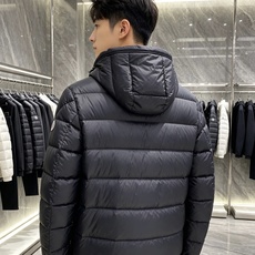 MONCLER|盟可睐 蒙口2026秋冬轻薄连帽羽绒服,90新国标白鸭绒 全套原版五金拉链,袖标细节精准还原 高品质羽绒 MONCLER|盟可睐 蒙口2026秋冬轻薄连帽羽绒服,90新国标白鸭绒 全套原版五金拉链,袖标细节精准还原 高品质羽绒