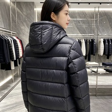 MONCLER|盟可睐 蒙口2026秋冬轻薄连帽羽绒服,90新国标白鸭绒 全套原版五金拉链,袖标细节精准还原 高品质羽绒 MONCLER|盟可睐 蒙口2026秋冬轻薄连帽羽绒服,90新国标白鸭绒 全套原版五金拉链,袖标细节精准还原 高品质羽绒