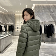 MONCLER|盟可睐 蒙口2026秋冬轻薄连帽羽绒服,90新国标白鸭绒 全套原版五金拉链,袖标细节精准还原 高品质羽绒 MONCLER|盟可睐 蒙口2026秋冬轻薄连帽羽绒服,90新国标白鸭绒 全套原版五金拉链,袖标细节精准还原 高品质羽绒