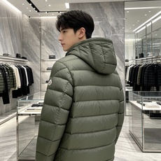 MONCLER|盟可睐 蒙口2026秋冬轻薄连帽羽绒服,90新国标白鸭绒 全套原版五金拉链,袖标细节精准还原 高品质羽绒 MONCLER|盟可睐 蒙口2026秋冬轻薄连帽羽绒服,90新国标白鸭绒 全套原版五金拉链,袖标细节精准还原 高品质羽绒