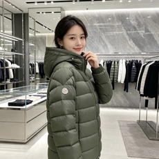 MONCLER|盟可睐 蒙口2026秋冬轻薄连帽羽绒服,90新国标白鸭绒 全套原版五金拉链,袖标细节精准还原 高品质羽绒 MONCLER|盟可睐 蒙口2026秋冬轻薄连帽羽绒服,90新国标白鸭绒 全套原版五金拉链,袖标细节精准还原 高品质羽绒