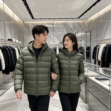 MONCLER|盟可睐 蒙口2026秋冬轻薄连帽羽绒服,90新国标白鸭绒 全套原版五金拉链,袖标细节精准还原 高品质羽绒 MONCLER|盟可睐 蒙口2026秋冬轻薄连帽羽绒服,90新国标白鸭绒 全套原版五金拉链,袖标细节精准还原 高品质羽绒