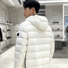 Moncler 蒙口 2026秋冬新款重磅上新羽绒服 甄选90新国标白鸭绒,高蓬松度,防寒性能出色 全套原版五金,拉链、 Moncler 蒙口 2026秋冬新款重磅上新羽绒服 甄选90新国标白鸭绒,高蓬松度,防寒性能出色 全套原版五金,拉链、