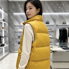 Moncler|盟可睐 2026秋冬新款蒙口 90新国标白鸭绒填充 原版五金配件,纽扣刺绣细节高度还原 立领羽绒马甲,双 Moncler|盟可睐 2026秋冬新款蒙口 90新国标白鸭绒填充 原版五金配件,纽扣刺绣细节高度还原 立领羽绒马甲,双