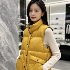 Moncler|盟可睐 2026秋冬新款蒙口 90新国标白鸭绒填充 原版五金配件,纽扣刺绣细节高度还原 立领羽绒马甲,双 Moncler|盟可睐 2026秋冬新款蒙口 90新国标白鸭绒填充 原版五金配件,纽扣刺绣细节高度还原 立领羽绒马甲,双