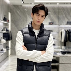 Moncler|盟可睐 蒙口 2026秋冬新款重磅上新羽绒服 甄选90新国标白鸭绒,蓬松轻盈,锁温性能优越 配备全套原版 Moncler|盟可睐 蒙口 2026秋冬新款重磅上新羽绒服 甄选90新国标白鸭绒,蓬松轻盈,锁温性能优越 配备全套原版