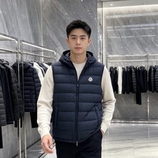 Moncler|盟可睐 蒙口 2026秋冬新款重磅上新羽绒服 甄选90新国标白鸭绒,轻盈蓬松,保暖性出色 全套原版五金拉 Moncler|盟可睐 蒙口 2026秋冬新款重磅上新羽绒服 甄选90新国标白鸭绒,轻盈蓬松,保暖性出色 全套原版五金拉
