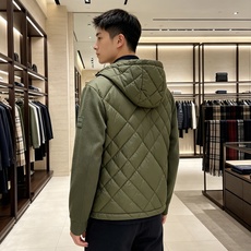 Burberry 巴宝莉 2026秋冬轻熟风菱格连帽羽绒服,菱形分格充绒,上身轻盈蓬松不压身;衣身羽绒面料搭配针织拼接衣 Burberry 巴宝莉 2026秋冬轻熟风菱格连帽羽绒服,菱形分格充绒,上身轻盈蓬松不压身;衣身羽绒面料搭配针织拼接衣