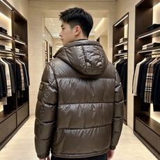Burberry 2026秋冬新款巴宝莉连帽羽绒服 高级棕亮面面料,分格充绒不跑棉,蓬松保暖不显臃肿 内里经典格纹内衬, Burberry 2026秋冬新款巴宝莉连帽羽绒服 高级棕亮面面料,分格充绒不跑棉,蓬松保暖不显臃肿 内里经典格纹内衬,