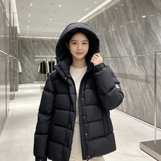Moncler 蒙口 2026冬季御寒王牌|蒙口经典方格短款连帽羽绒 黑白双色齐发,百搭不出错,覆盖所有客户穿搭需求。 Moncler 蒙口 2026冬季御寒王牌|蒙口经典方格短款连帽羽绒 黑白双色齐发,百搭不出错,覆盖所有客户穿搭需求。