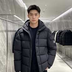 Moncler 蒙口 2026冬季御寒王牌|蒙口经典方格短款连帽羽绒 黑白双色齐发,百搭不出错,覆盖所有客户穿搭需求。 Moncler 蒙口 2026冬季御寒王牌|蒙口经典方格短款连帽羽绒 黑白双色齐发,百搭不出错,覆盖所有客户穿搭需求。