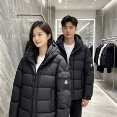 Moncler 蒙口 2026冬季御寒王牌|蒙口经典方格短款连帽羽绒 黑白双色齐发,百搭不出错,覆盖所有客户穿搭需求。 Moncler 蒙口 2026冬季御寒王牌|蒙口经典方格短款连帽羽绒 黑白双色齐发,百搭不出错,覆盖所有客户穿搭需求。