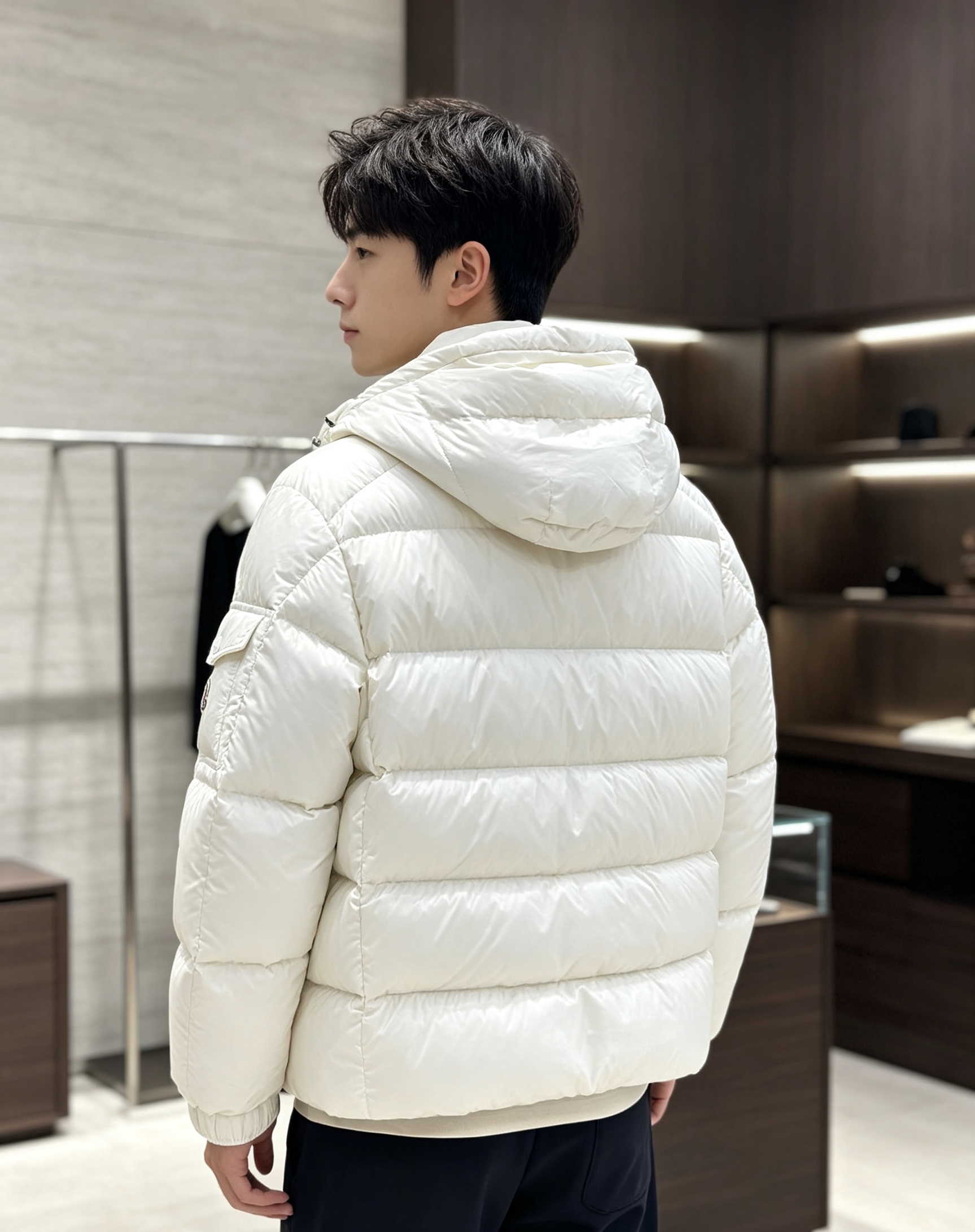 Moncler 蒙口 2026冬季御寒王牌|蒙口经典方格短款连帽羽绒 黑白双色齐发,百搭不出错,覆盖所有客户穿搭需求。 Moncler 蒙口 2026冬季御寒王牌|蒙口经典方格短款连帽羽绒 黑白双色齐发,百搭不出错,覆盖所有客户穿搭需求。