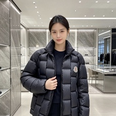 Moncler 蒙口 2026秋冬立领羽绒服上新 方格分仓锁绒,蓬松保暖不跑绒,上身轻盈不臃肿 加高立领+双头拉链防风, Moncler 蒙口 2026秋冬立领羽绒服上新 方格分仓锁绒,蓬松保暖不跑绒,上身轻盈不臃肿 加高立领+双头拉链防风,