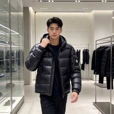 最高版本 Moncler 蒙口 2026秋冬玛雅经典连帽羽绒服 品牌常青热销玛雅基础版型 分段方格锁绒填充,轻盈蓬松,上 最高版本 Moncler 蒙口 2026秋冬玛雅经典连帽羽绒服 品牌常青热销玛雅基础版型 分段方格锁绒填充,轻盈蓬松,上
