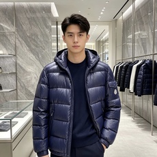 最高版本 Moncler 蒙口 2026秋冬玛雅经典连帽羽绒服 品牌常青热销玛雅基础版型 分段方格锁绒填充,轻盈蓬松,上 最高版本 Moncler 蒙口 2026秋冬玛雅经典连帽羽绒服 品牌常青热销玛雅基础版型 分段方格锁绒填充,轻盈蓬松,上
