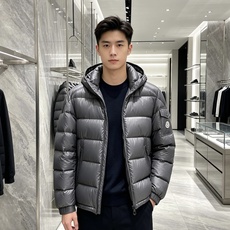 最高版本 Moncler 蒙口 2026秋冬玛雅经典连帽羽绒服 品牌常青热销玛雅基础版型 分段方格锁绒填充,轻盈蓬松,上 最高版本 Moncler 蒙口 2026秋冬玛雅经典连帽羽绒服 品牌常青热销玛雅基础版型 分段方格锁绒填充,轻盈蓬松,上