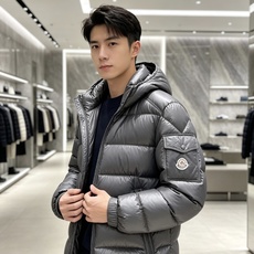 最高版本 Moncler 蒙口 2026秋冬玛雅经典连帽羽绒服 品牌常青热销玛雅基础版型 分段方格锁绒填充,轻盈蓬松,上 最高版本 Moncler 蒙口 2026秋冬玛雅经典连帽羽绒服 品牌常青热销玛雅基础版型 分段方格锁绒填充,轻盈蓬松,上
