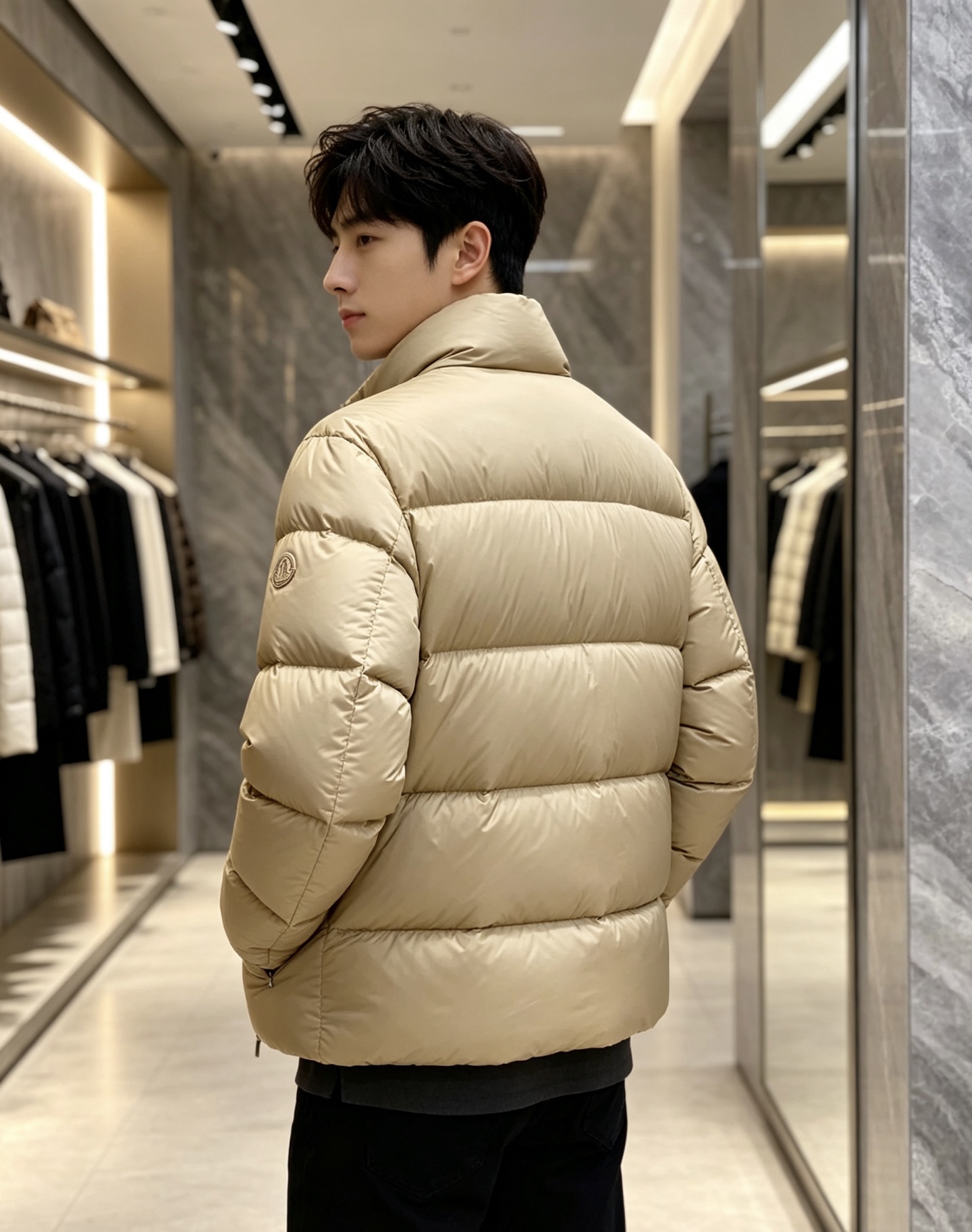 Moncler 蒙口 2026秋冬新款立领羽绒服 甄选95高品质白鸭绒填充,蓬松度拉满,轻软上身毫无负重感 极简立领双拉 Moncler 蒙口 2026秋冬新款立领羽绒服 甄选95高品质白鸭绒填充,蓬松度拉满,轻软上身毫无负重感 极简立领双拉