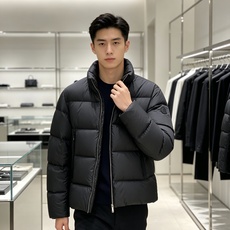 Moncler 蒙口 2026秋冬新款立领羽绒服 甄选95高品质白鸭绒填充,蓬松度拉满,轻软上身毫无负重感 极简立领双拉 Moncler 蒙口 2026秋冬新款立领羽绒服 甄选95高品质白鸭绒填充,蓬松度拉满,轻软上身毫无负重感 极简立领双拉