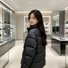 Moncler 蒙口 2026秋冬新款立领羽绒服 甄选95高品质白鸭绒填充,蓬松度拉满,轻软上身毫无负重感 极简立领双拉 Moncler 蒙口 2026秋冬新款立领羽绒服 甄选95高品质白鸭绒填充,蓬松度拉满,轻软上身毫无负重感 极简立领双拉