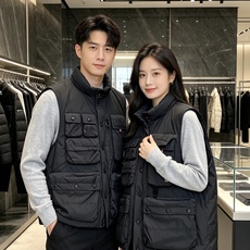 Moncler 蒙口 2026秋冬新款户外工装羽绒马甲上新✨ 填充90高纯度白鸭绒,轻盈保暖无臃肿感 多口袋工装立体剪裁 Moncler 蒙口 2026秋冬新款户外工装羽绒马甲上新✨ 填充90高纯度白鸭绒,轻盈保暖无臃肿感 多口袋工装立体剪裁