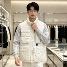 Moncler 蒙口 2026秋冬新款户外工装羽绒马甲上新✨ 填充90高纯度白鸭绒,轻盈保暖无臃肿感 多口袋工装立体剪裁 Moncler 蒙口 2026秋冬新款户外工装羽绒马甲上新✨ 填充90高纯度白鸭绒,轻盈保暖无臃肿感 多口袋工装立体剪裁