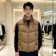 Fendi 芬迪 2026秋冬新款立领短款羽绒服 甄选90高纯度白鸭绒,充绒饱满,分段锁绒不跑绒、简约几何压线剪裁,利落 Fendi 芬迪 2026秋冬新款立领短款羽绒服 甄选90高纯度白鸭绒,充绒饱满,分段锁绒不跑绒、简约几何压线剪裁,利落