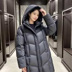 Moncler 蒙口 2026秋冬拼色连帽中长款羽绒服 黑灰撞色拼接设计,大方格分段充绒,蓬松饱满,锁绒不跑棉 立体加大 Moncler 蒙口 2026秋冬拼色连帽中长款羽绒服 黑灰撞色拼接设计,大方格分段充绒,蓬松饱满,锁绒不跑棉 立体加大