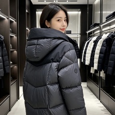 Moncler 蒙口 2026秋冬新款黑灰拼色连帽短款加厚羽绒服 撞色拼接V型分格充绒,蓬松度充足,锁绒不跑棉,御寒能力 Moncler 蒙口 2026秋冬新款黑灰拼色连帽短款加厚羽绒服 撞色拼接V型分格充绒,蓬松度充足,锁绒不跑棉,御寒能力