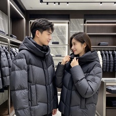 Moncler 蒙口 2026秋冬新款黑灰拼色连帽短款加厚羽绒服 撞色拼接V型分格充绒,蓬松度充足,锁绒不跑棉,御寒能力 Moncler 蒙口 2026秋冬新款黑灰拼色连帽短款加厚羽绒服 撞色拼接V型分格充绒,蓬松度充足,锁绒不跑棉,御寒能力