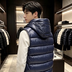 Moncler 蒙口2026秋冬新款连帽羽绒马甲 甄选90新国标白鸭绒,蓬松轻盈保暖 配套原版定制五金拉链,细节还原到位 Moncler 蒙口2026秋冬新款连帽羽绒马甲 甄选90新国标白鸭绒,蓬松轻盈保暖 配套原版定制五金拉链,细节还原到位