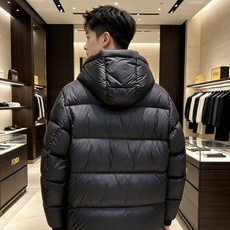 FENDI|芬迪 2026秋冬黑色短款羽绒服 高含量95白鸭绒填充,蓬松保暖不压身 横条方格充绒工艺,均匀锁绒不易结块 FENDI|芬迪 2026秋冬黑色短款羽绒服 高含量95白鸭绒填充,蓬松保暖不压身 横条方格充绒工艺,均匀锁绒不易结块
