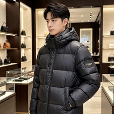 FENDI|芬迪 2026秋冬黑色短款羽绒服 高含量95白鸭绒填充,蓬松保暖不压身 横条方格充绒工艺,均匀锁绒不易结块 FENDI|芬迪 2026秋冬黑色短款羽绒服 高含量95白鸭绒填充,蓬松保暖不压身 横条方格充绒工艺,均匀锁绒不易结块