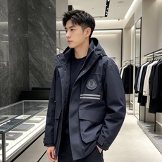 Moncler × Pharrell Williams 蒙口联名工装连帽羽绒服|2026秋冬 Polartec防风面料+ Moncler × Pharrell Williams 蒙口联名工装连帽羽绒服|2026秋冬 Polartec防风面料+