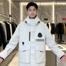 Moncler × Pharrell Williams 蒙口联名工装连帽羽绒服|2026秋冬 Polartec防风面料+ Moncler × Pharrell Williams 蒙口联名工装连帽羽绒服|2026秋冬 Polartec防风面料+