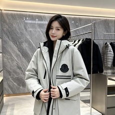 Moncler × Pharrell Williams 蒙口联名工装连帽羽绒服|2026秋冬 Polartec防风面料+ Moncler × Pharrell Williams 蒙口联名工装连帽羽绒服|2026秋冬 Polartec防风面料+