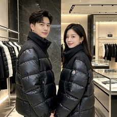 Moncler 蒙口 2026秋冬立领拼接羽绒服 甄选90新国标白鸭绒,充绒饱满,御寒不臃肿 哑光面料搭配亮面羽绒料撞色 Moncler 蒙口 2026秋冬立领拼接羽绒服 甄选90新国标白鸭绒,充绒饱满,御寒不臃肿 哑光面料搭配亮面羽绒料撞色