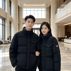 Moncler 蒙口 2026秋冬新款灯芯绒立领羽绒服,90新国标白鸭绒 全套原版定制五金,纽扣、袖标细节高度还原 复古 Moncler 蒙口 2026秋冬新款灯芯绒立领羽绒服,90新国标白鸭绒 全套原版定制五金,纽扣、袖标细节高度还原 复古