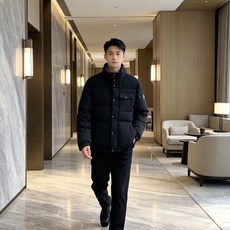 Moncler 蒙口 2026秋冬新款灯芯绒立领羽绒服,90新国标白鸭绒 全套原版定制五金,纽扣、袖标细节高度还原 复古 Moncler 蒙口 2026秋冬新款灯芯绒立领羽绒服,90新国标白鸭绒 全套原版定制五金,纽扣、袖标细节高度还原 复古