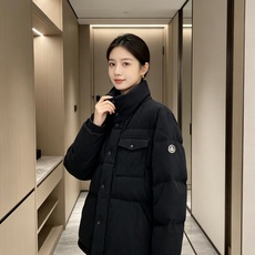 Moncler 蒙口 2026秋冬新款灯芯绒立领羽绒服,90新国标白鸭绒 全套原版定制五金,纽扣、袖标细节高度还原 复古 Moncler 蒙口 2026秋冬新款灯芯绒立领羽绒服,90新国标白鸭绒 全套原版定制五金,纽扣、袖标细节高度还原 复古