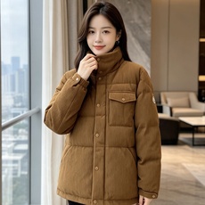 Moncler 蒙口 2026秋冬新款灯芯绒立领羽绒服,90新国标白鸭绒 全套原版定制五金,纽扣、袖标细节高度还原 复古 Moncler 蒙口 2026秋冬新款灯芯绒立领羽绒服,90新国标白鸭绒 全套原版定制五金,纽扣、袖标细节高度还原 复古
