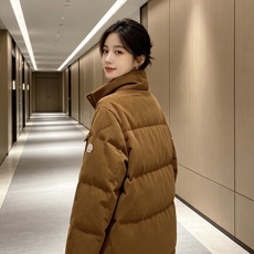 Moncler 蒙口 2026秋冬新款灯芯绒立领羽绒服,90新国标白鸭绒 全套原版定制五金,纽扣、袖标细节高度还原 复古 Moncler 蒙口 2026秋冬新款灯芯绒立领羽绒服,90新国标白鸭绒 全套原版定制五金,纽扣、袖标细节高度还原 复古