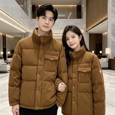 Moncler 蒙口 2026秋冬新款灯芯绒立领羽绒服,90新国标白鸭绒 全套原版定制五金,纽扣、袖标细节高度还原 复古 Moncler 蒙口 2026秋冬新款灯芯绒立领羽绒服,90新国标白鸭绒 全套原版定制五金,纽扣、袖标细节高度还原 复古