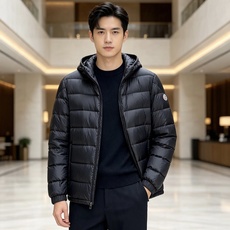 MONCLER|盟可睐 蒙口2026秋冬轻薄连帽羽绒服,90新国标白鸭绒 全套原版五金拉链,袖标细节精准还原 高品质羽绒 MONCLER|盟可睐 蒙口2026秋冬轻薄连帽羽绒服,90新国标白鸭绒 全套原版五金拉链,袖标细节精准还原 高品质羽绒